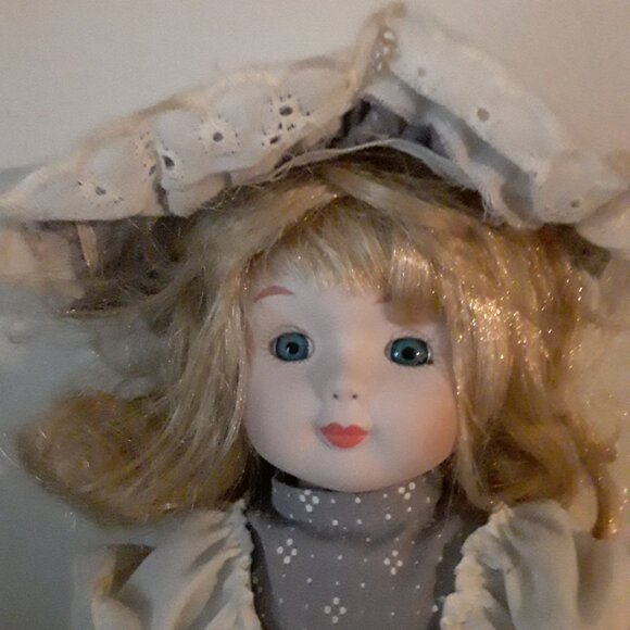 Lexington Hall Ltd. Wimbledon Collector Porcelain Doll - Hand Made - JULIE - Picture 2 of 7